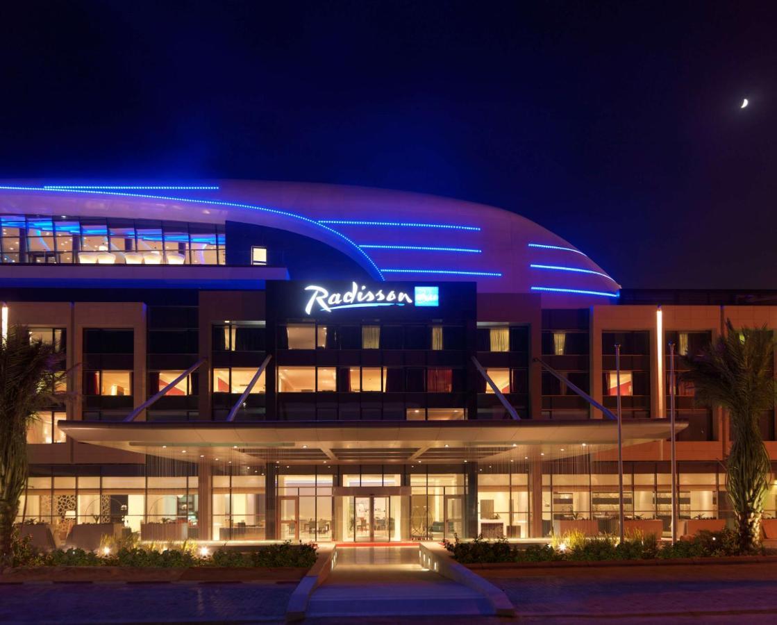 Radisson Blu Hotel, Kuwait Kuwait City Exterior foto Radisson Blu Hotel, Muscat
