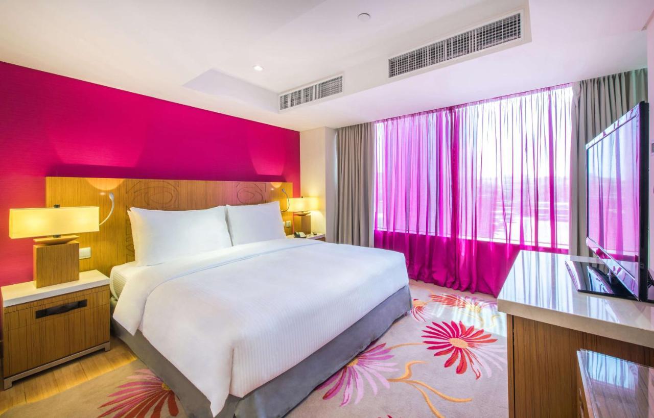 Radisson Blu Hotel, Kuwait Kuwait City Exterior foto Deluxe Room