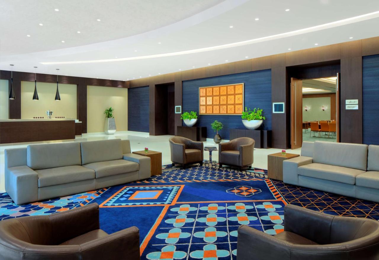 Radisson Blu Hotel, Kuwait Kuwait City Exterior foto The lobby of the hotel