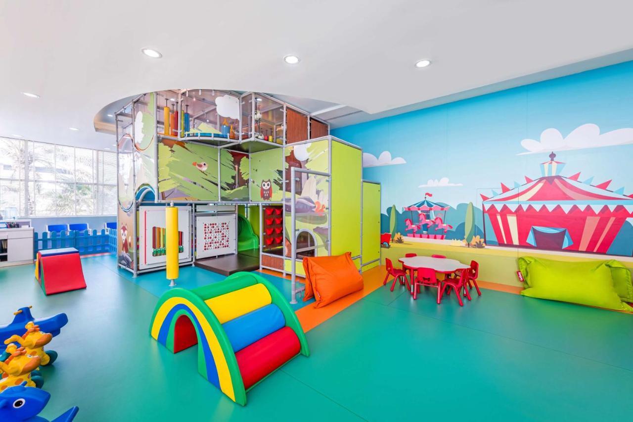 Radisson Blu Hotel, Kuwait Kuwait City Exterior foto The Children's Hospital of Philadelphia