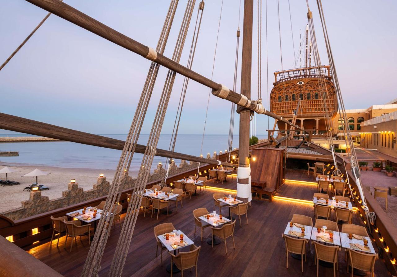 Radisson Blu Hotel, Kuwait Kuwait City Exterior foto The Deck
