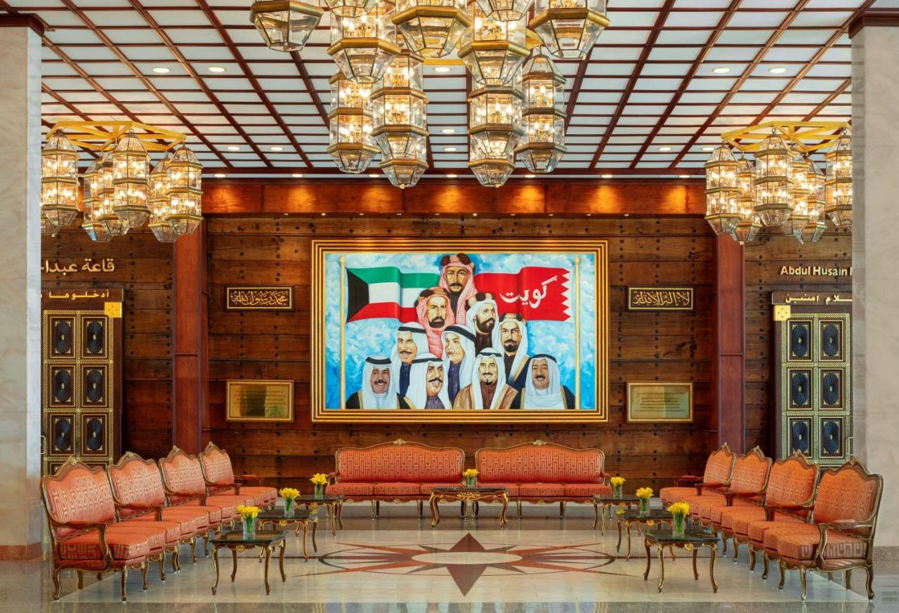 Radisson Blu Hotel, Kuwait Kuwait City Exterior foto The lobby of the hotel