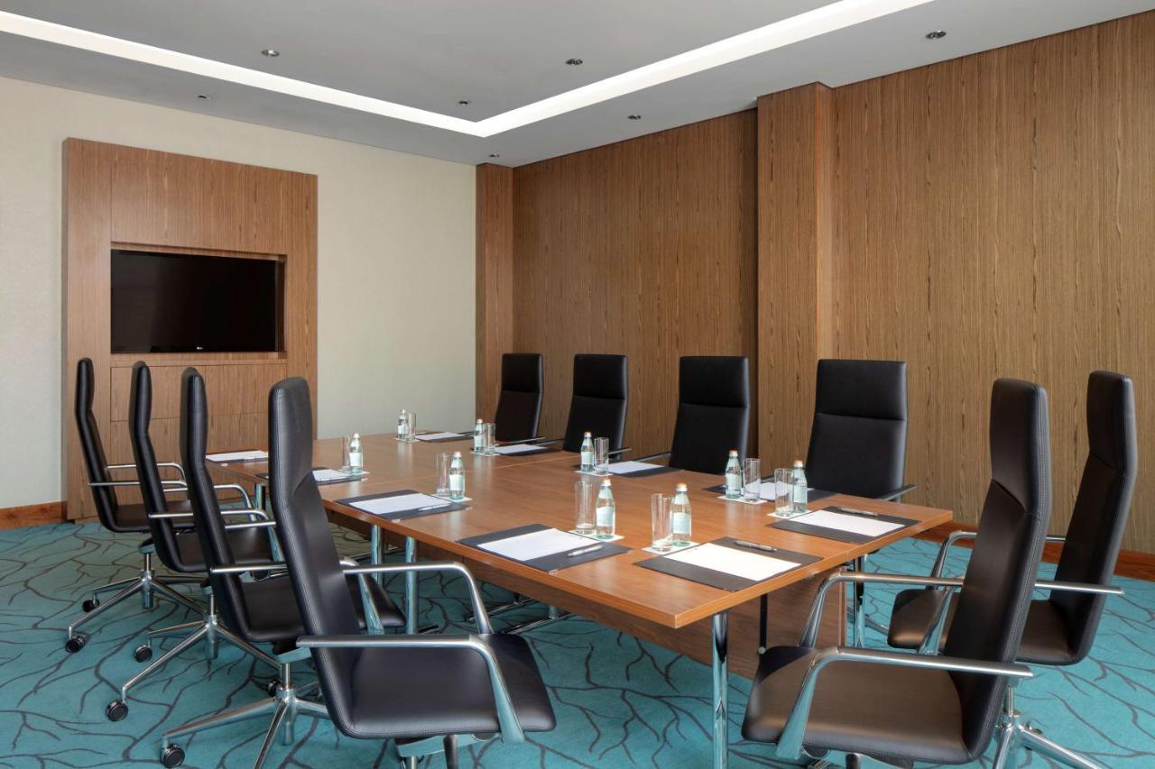 Radisson Blu Hotel, Kuwait Kuwait City Exterior foto Meeting room