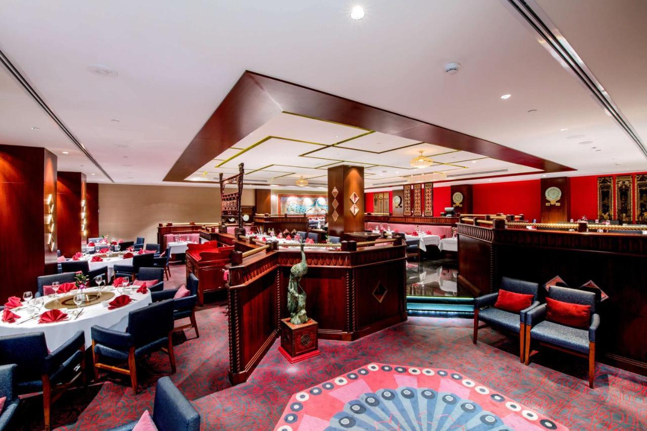 Radisson Blu Hotel, Kuwait Kuwait City Exterior foto The interior of the restaurant