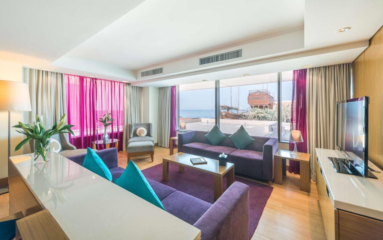 Radisson Blu Hotel, Kuwait Kuwait City Exterior foto Suite at the hotel