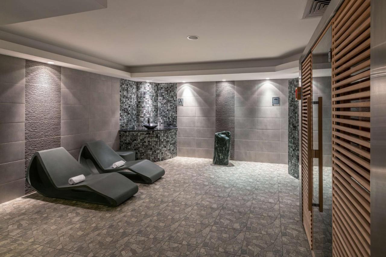 Radisson Blu Hotel, Kuwait Kuwait City Exterior foto The relaxation room