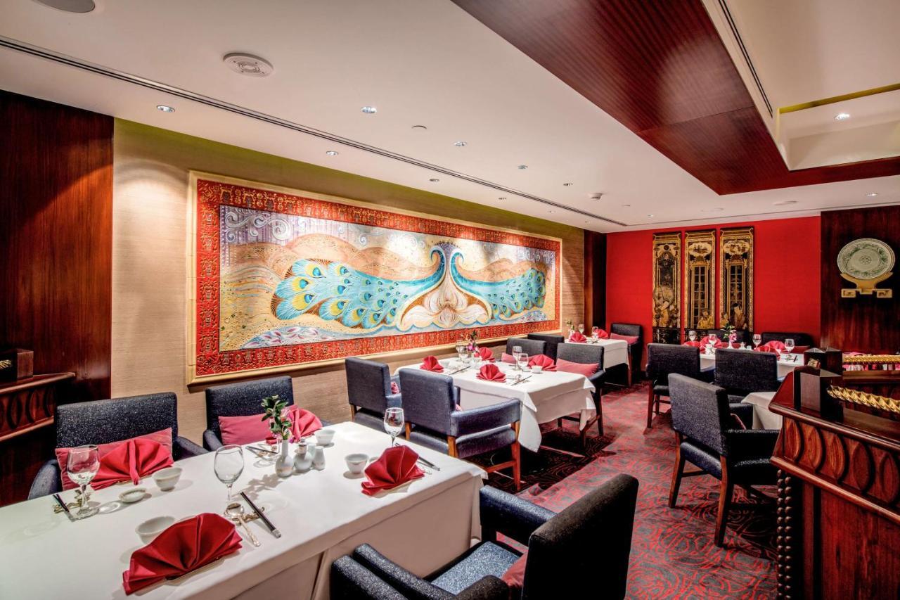 Radisson Blu Hotel, Kuwait Kuwait City Exterior foto The interior of the restaurant