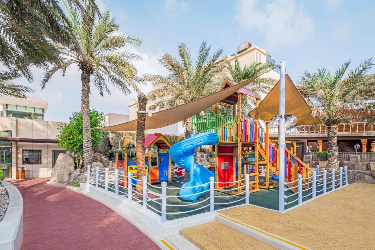 Radisson Blu Hotel, Kuwait Kuwait City Exterior foto Playground at Jumeirah Beach Hotel