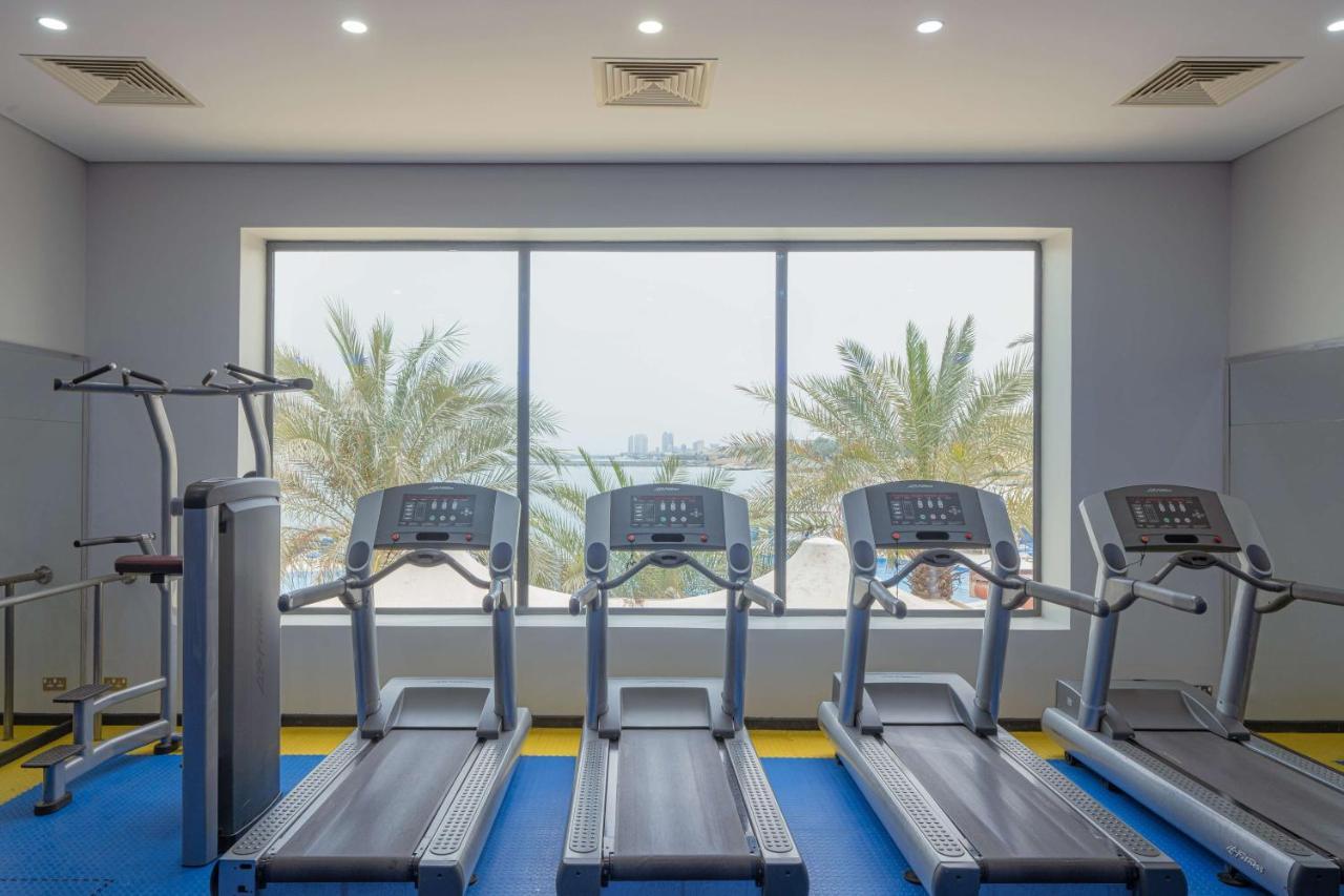 Radisson Blu Hotel, Kuwait Kuwait City Exterior foto The gym at the hotel