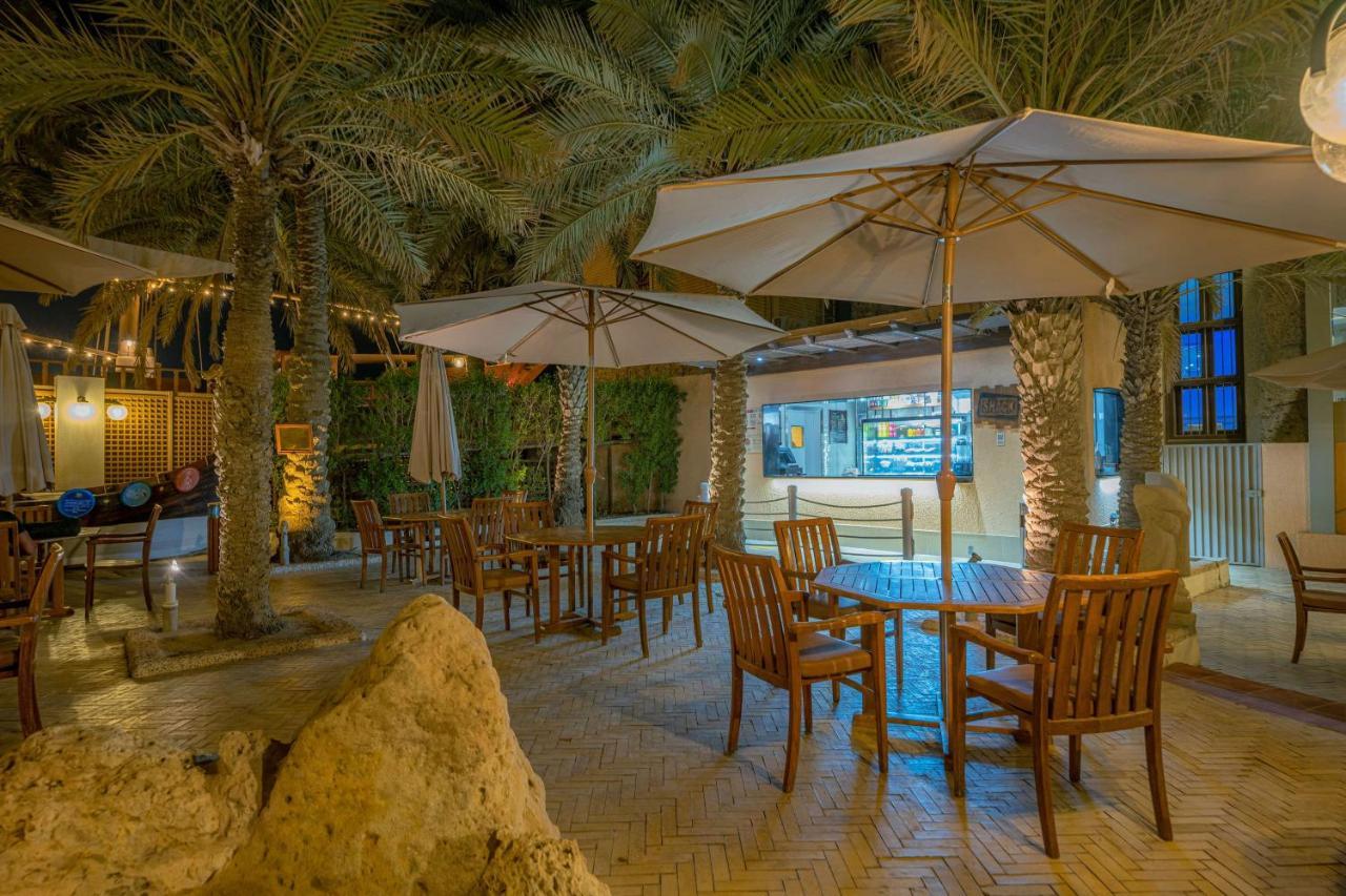 Radisson Blu Hotel, Kuwait Kuwait City Exterior foto The Oasis Cafe